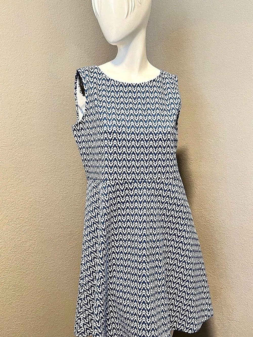 Women’s Talbots Petites Blue & White  Geometric Print Fit & Flare  Dress Size LP